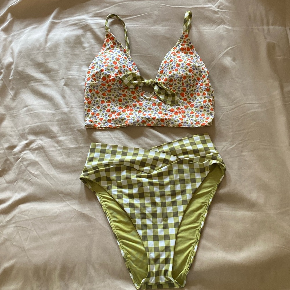 Aerie | NWOT Strawberry Gingham Two-piece Swimsuit